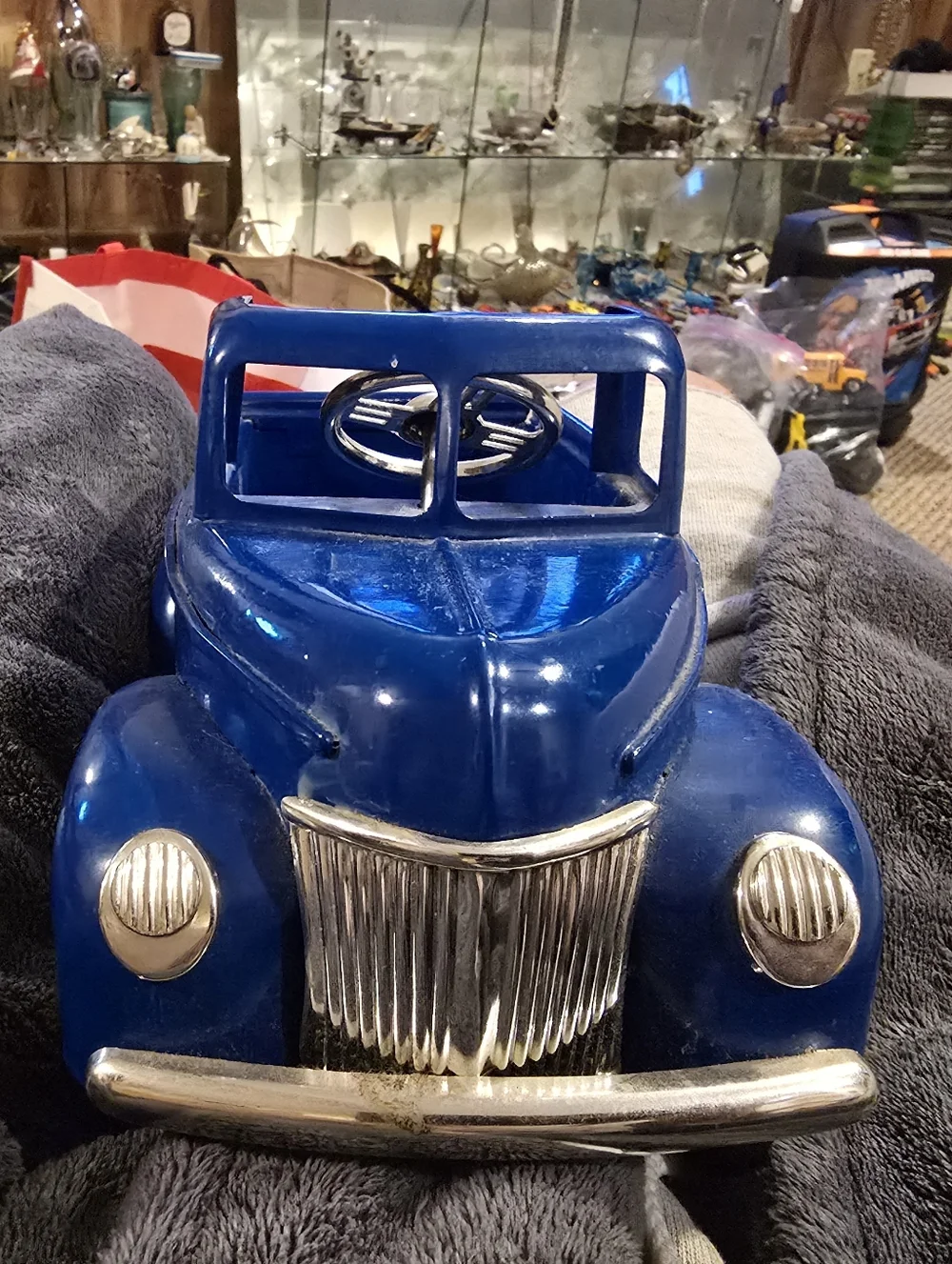 3 Teleflora Ford F-1 Pick Up Truck Blue Metal Planter 1940s Toy/Lawn/garden - Picture 4 of 12